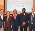 Governo entregou Medalha de M&eacute;rito Cultural a L&iacute;dia Jorge em Loul&eacute;