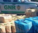 GNR interceta opera&ccedil;&atilde;o de transbordo de droga em Aljezur e det&eacute;m tr&ecirc;s suspeitos