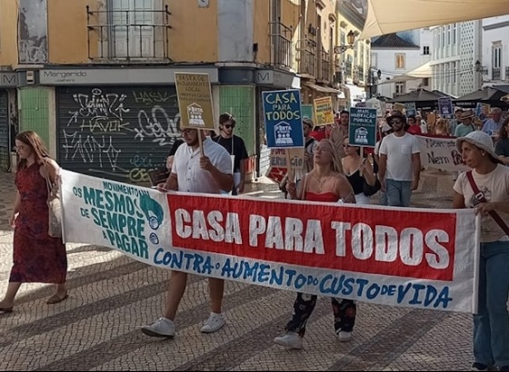 Habitação: Manifestantes reclamaram melhores condições de vida em Faro
