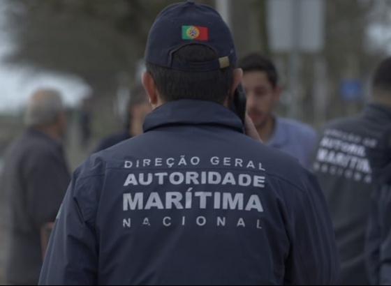 Simulacro de colisão entre dois navios mercantes com derrame de fuelóleo testa resposta em Portimão  