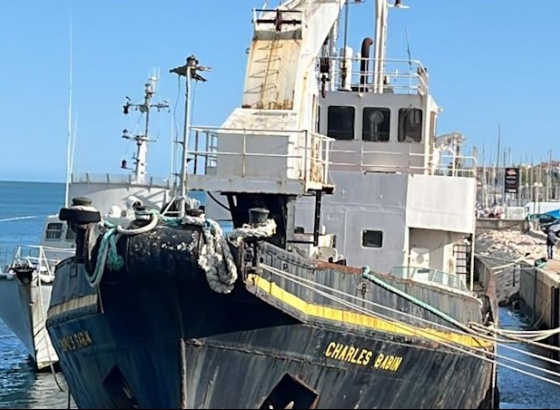 Marinha extinguiu incêndio em embarcação no cais comercial de VRSA 