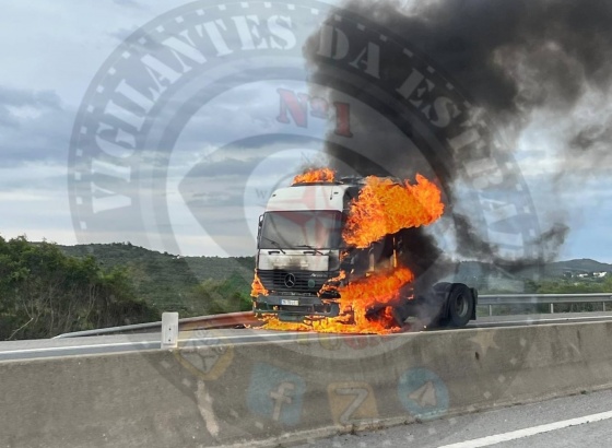 Camião incendiou-se na Via do Infante 