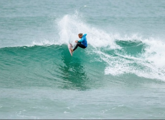 Teresa Bonvalot e Yolanda Hopkins avançam para os 'oitavos' do Sydney Surf Pro