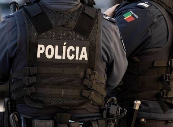 Homem detido em Olhão com arma de fogo modificada e outro em Portimão por tráfico de droga