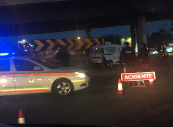 Veículo que se despistou na rotunda de acesso a Quarteira só tinha banco do condutor