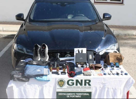 Homem detido por furtos em automóveis nos concelhos de Lagos e Portimão
