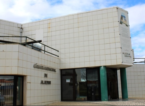 Associação Ecologista e Zoófila de Aljezur recebe apoio do Município 