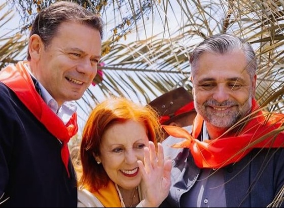 Legislativas: Montenegro distribui beijos e abraços na Festa da Pinha no Algarve