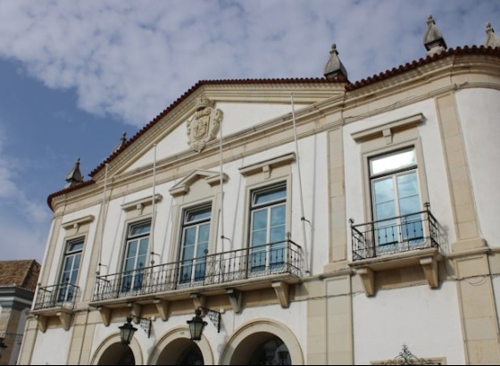 Assembleia Municipal de Faro aprova proposta de retificação do regulamento de taxas