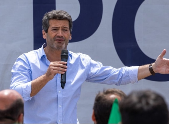 Legislativas: André Ventura sente-se mal e é retirado do palco em Tavira