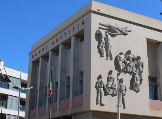 Jovem que matou o pai em Tavira condenado a cinco anos de pena suspensa