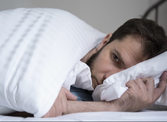 Dorme mal? Conheça os riscos para a saúde