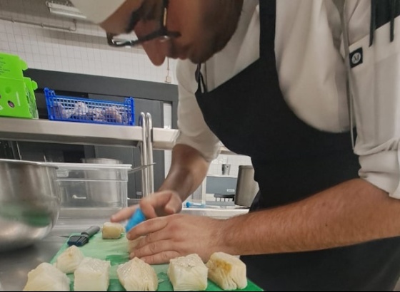 Alunos da Escola de Hotelaria e Turismo do Algarve criam conservas criativas 