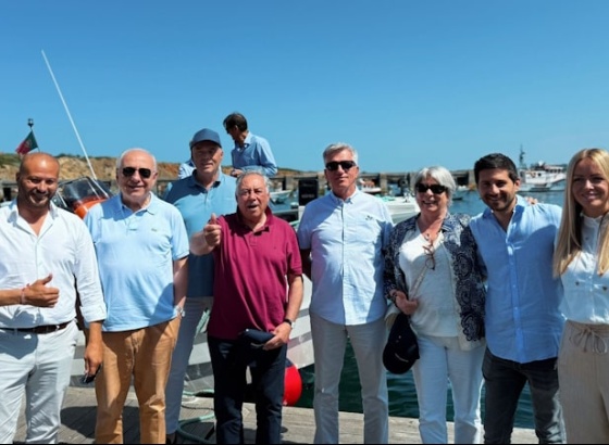 Missão de eurodeputados termina em Sagres com alerta sobre abandono de plataformas de aquacultura