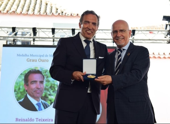 Reinaldo Teixeira foi agraciado com a medalha de mérito grau ouro em Loulé 