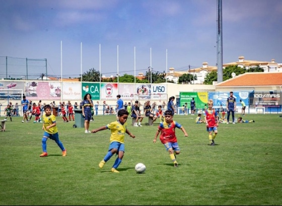 200 crianças participaram no campeonato de futebol “Golfinhos” em Albufeira  