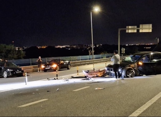 Colisão entre dois ligeiros com 6 feridos leves em Almancil