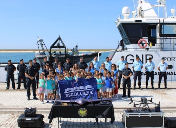 Alunos de Faro visitaram lancha de patrulhamento da GNR no âmbito do Dia Mundial do Oceano 