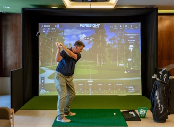 Hotel em Albufeira pioneiro a oferecer experiência de golfe indoor em Portugal