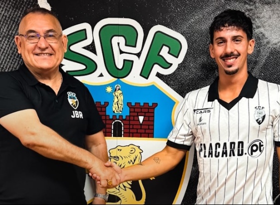 Melhor jogador da Liga Revelação renova pelo Farense por uma época