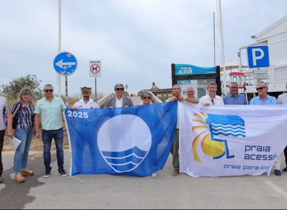 Praias de Portimão hasteiam pelo 38º ano consecutivo a Bandeira Azul