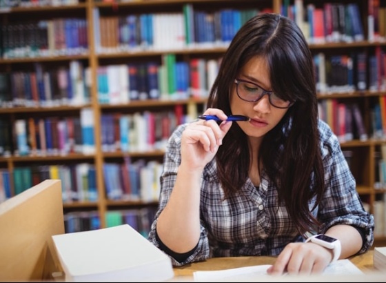 Desemprego diminui entre diplomados e há 87 cursos que garantem emprego a todos