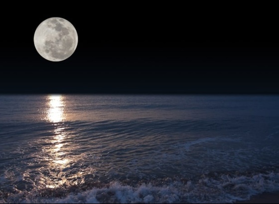 Noites de lua cheia animadas na Praia da Galé com muita música 