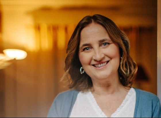 Jornalista Raquel Marinho vai a Almancil apresentar “O Poema Ensina a Cair”