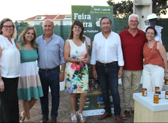 Mel é o "rei" da Feira da Serra de São Brás de Alportel 