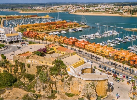 Alojamentos turísticos algarvios receberam 597 mil hóspedes em setembro