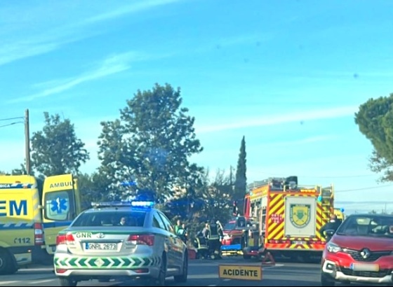 Colisão entre dois ligeiros resultou em 4 feridos perto de Olhão