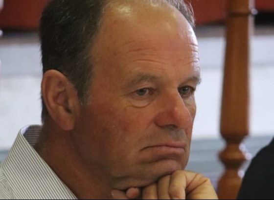 Mac&aacute;rio Correia diz que autarcas &ldquo;ganham trocos&rdquo; e pede mudan&ccedil;a na lei