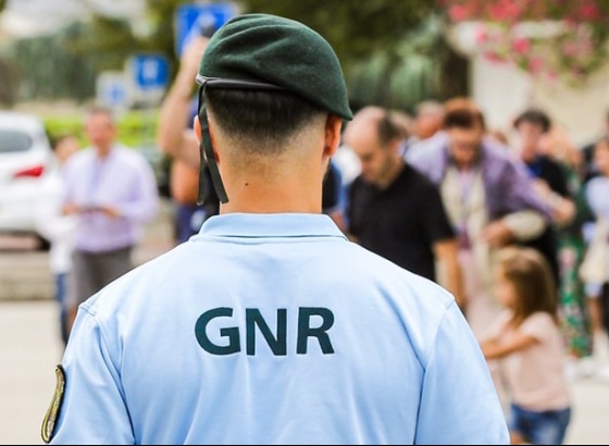 GNR de Loul&eacute; apreende 18 quilos de drogas e det&eacute;m seis homens e uma mulher