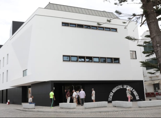 Teatro Municipal Ant&oacute;nio Pinheiro convida a descobrir os bastidores