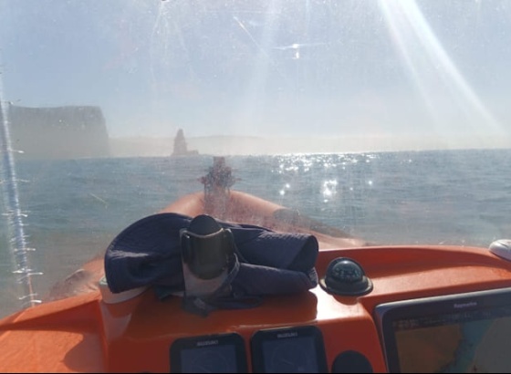 Autoridade Mar&iacute;tima prossegue buscas por jovem desaparecido na praia da Arrifana com patrulhas di&aacute;rias 