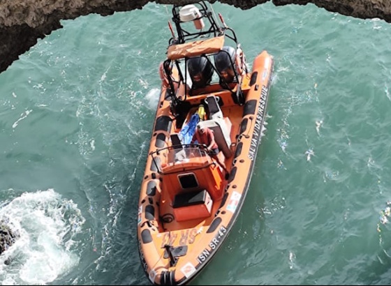 Dois homens resgatados na praia do Forte em Portim&atilde;o devido &agrave; subida da mar&eacute; 