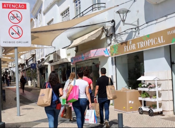 Zonas pedonais de Portim&atilde;o e Alvor pro&iacute;bem circula&ccedil;&atilde;o de bicicletas e trotinetes