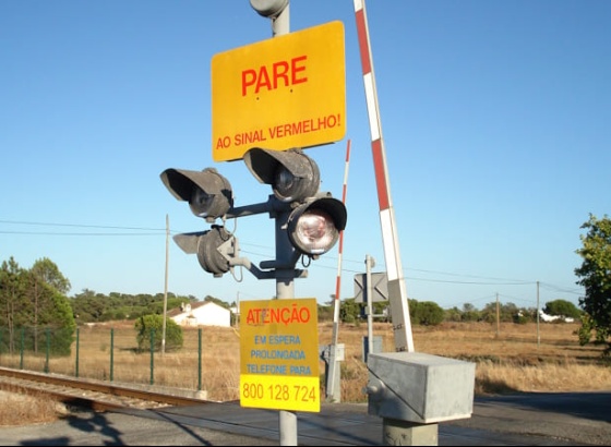 Comboios voltam a circular em Olh&atilde;o ap&oacute;s atropelamento com v&iacute;tima mortal