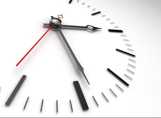 Bruxelas considera que &eacute; poss&iacute;vel acabar com mudan&ccedil;a da hora e vai apresentar estudo