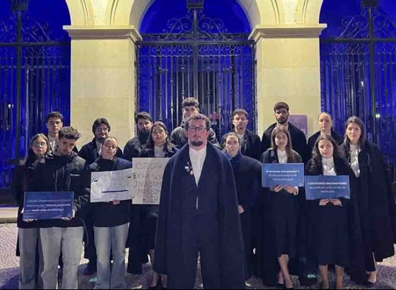 Estudantes concentraram-se em Faro para pedir melhores condi&ccedil;&otilde;es