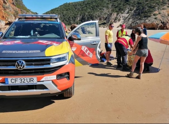 Parapentista ferido ap&oacute;s queda na Praia das Furnas