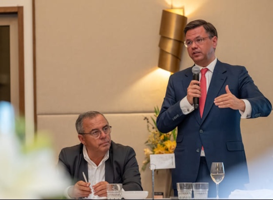 Ministro veio ao Algarve explicar como o governo pretende acabar com o excesso de burocracia