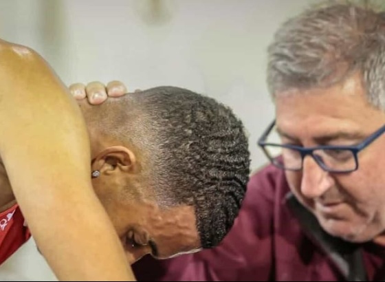 Etson Barros est&aacute; em coma induzido com progn&oacute;stico "reservado" 