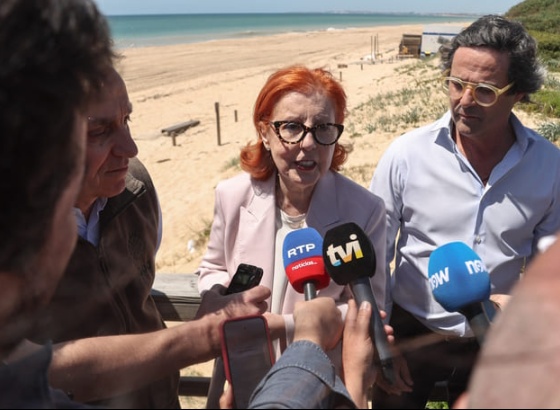 Reposi&ccedil;&atilde;o de areia em praias de Loul&eacute; pode terminar em meados de maio 