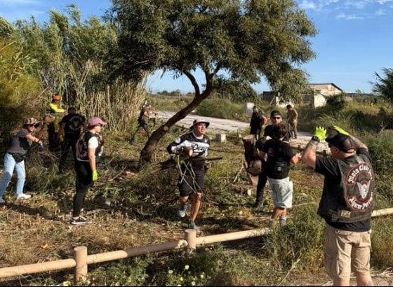 Moto Clube de Faro juntou volunt&aacute;rios para a&ccedil;&atilde;o de limpeza na Ria Formosa 