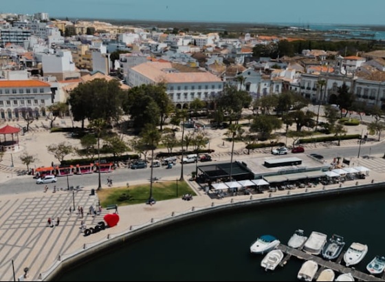 Munic&iacute;pio de Faro e Fagar sensibilizam setores de atividade para melhorar limpeza urbana  