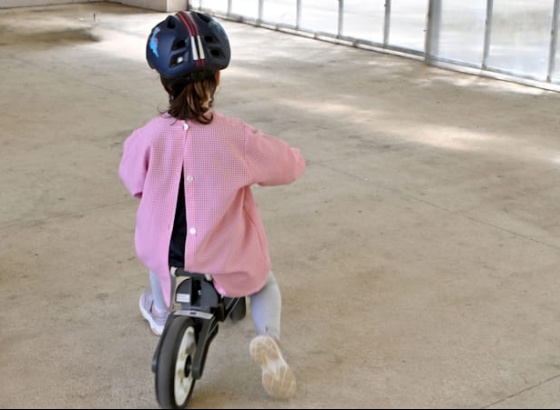 Alunos do pr&eacute;-escolar em Boliqueime aprendem a andar de bicicleta 