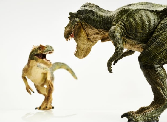 Dinossauros em tamanho real visitam Forum Algarve 