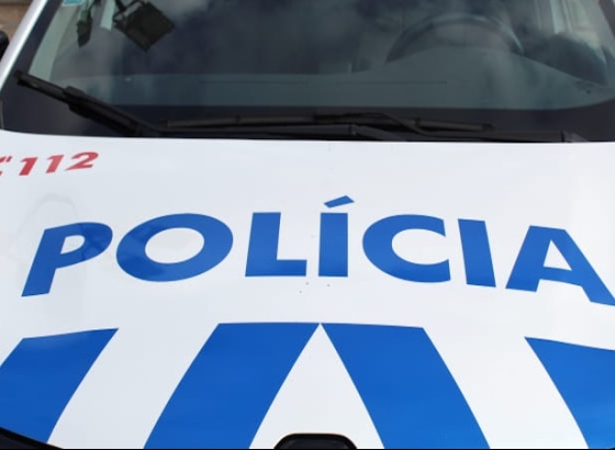 Suspeito de viol&ecirc;ncia dom&eacute;stica detido ap&oacute;s amea&ccedil;ar e agredir pol&iacute;cias em Portim&atilde;o