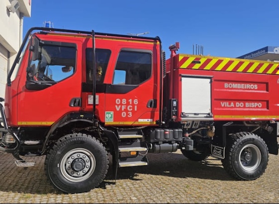 Bombeiros de Vila do Bispo recebem primeiro ve&iacute;culo adquirido ao abrigo do Algarve 2030